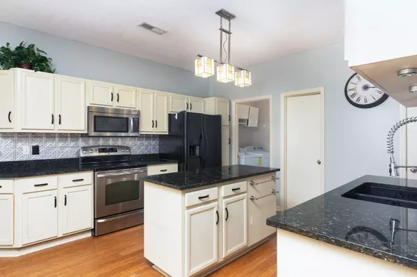 Summerville, SC 29485,712 Alwyn Blvd