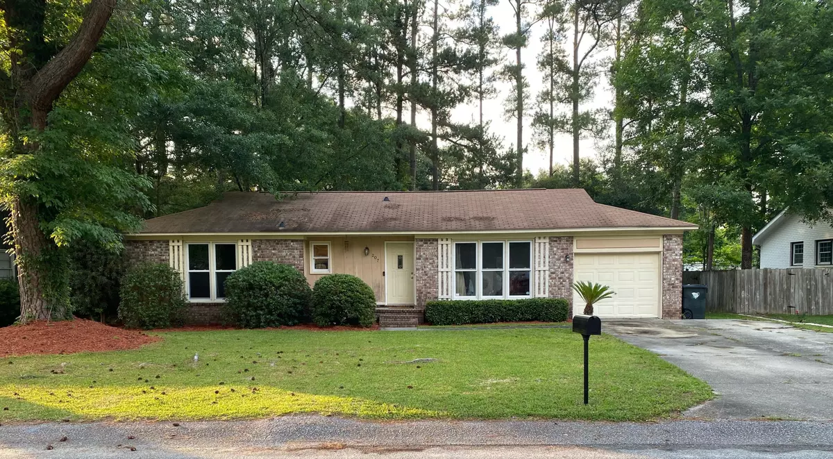 Summerville, SC 29483,207 Warington St