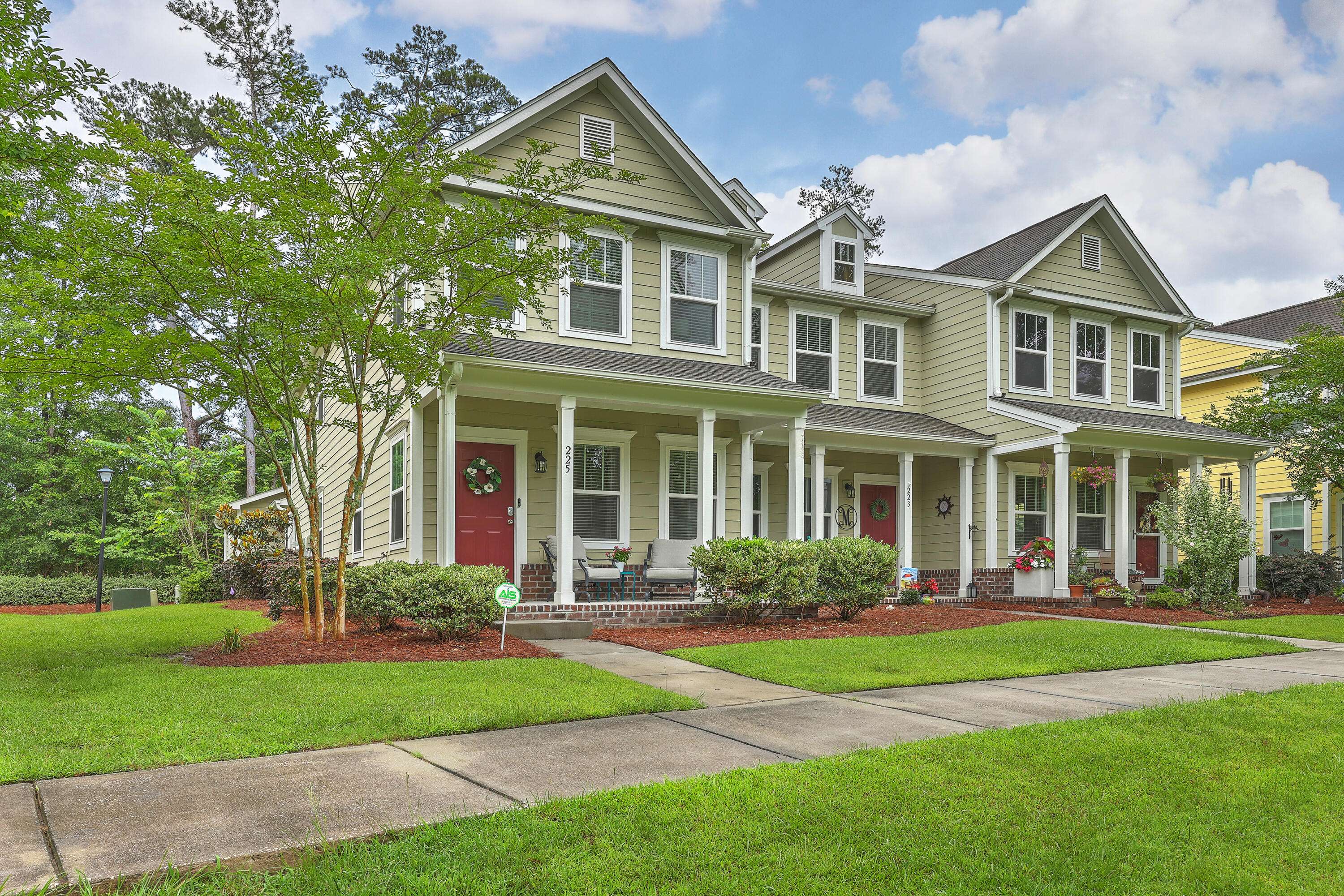 225 Bennett Ln, Summerville, SC 29483