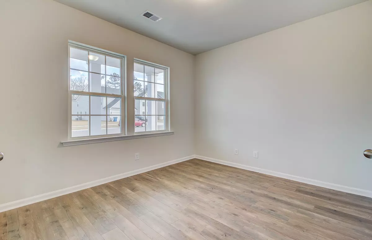 Summerville, SC 29483,207 Red Bluff St