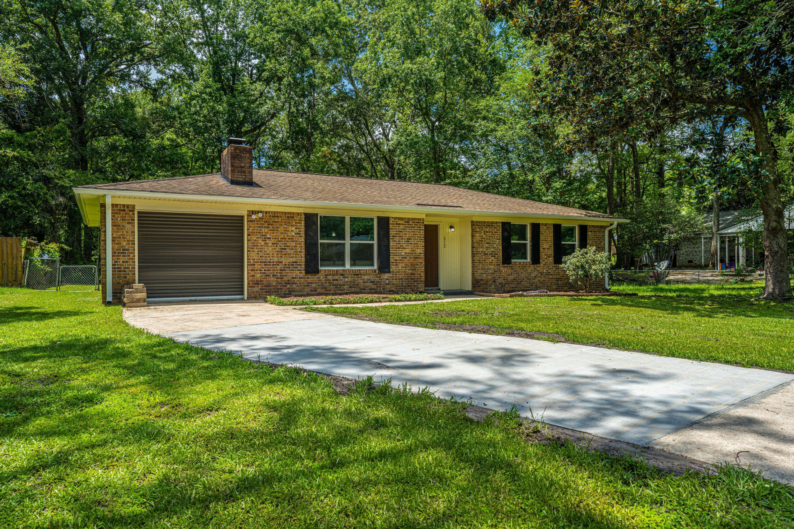 212 Bristow Dr, Summerville, SC 29483