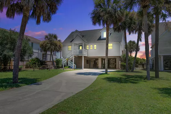 815 W Ashley Ave, Folly Beach, SC 29439