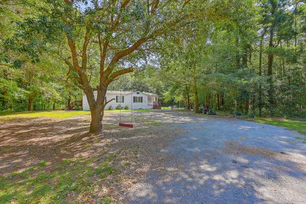 1034 Merell Ave, Bonneau, SC 29431