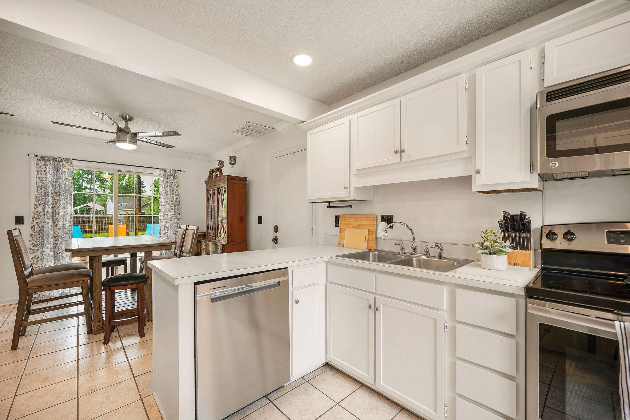 Summerville, SC 29483,212 Corsair St