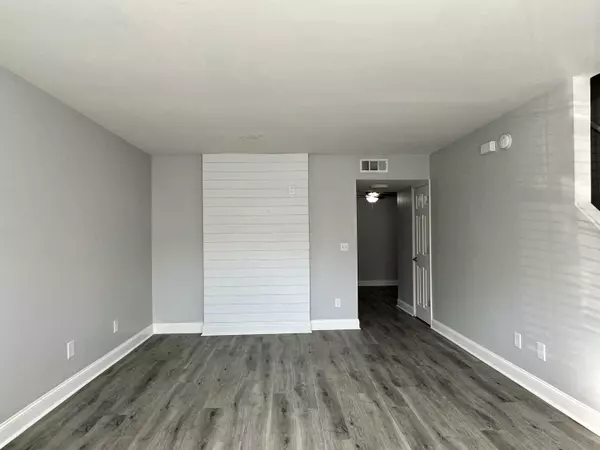 North Charleston, SC 29406,8052 Thelen St