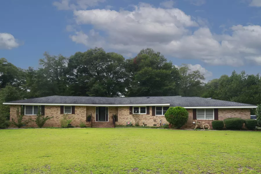 87 Dickinson St, Bamberg, SC 29003