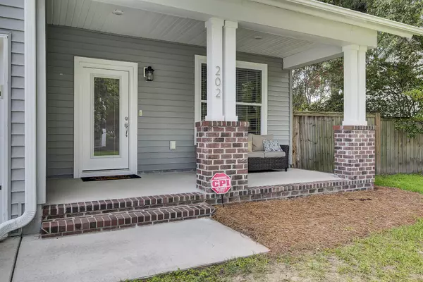 Summerville, SC 29485,202 Thames Ave