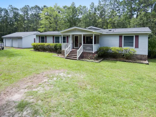 120 Hines Dr, Bonneau, SC 29431