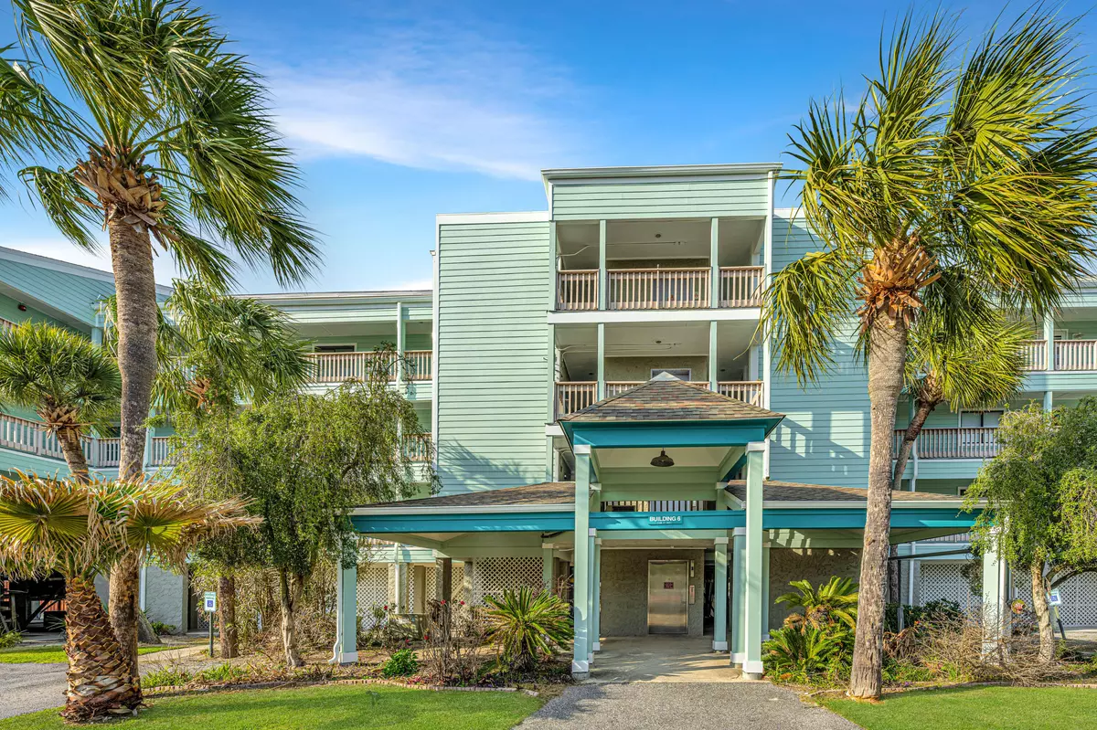 Folly Beach, SC 29439,140 W Mariners Cay Dr