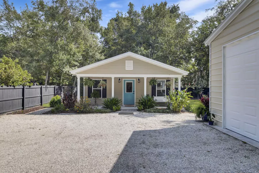 207 N Hampton St, Summerville, SC 29483