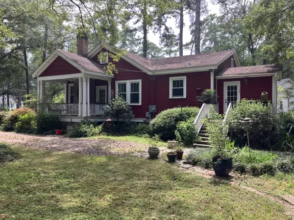 Summerville, SC 29483,924 S Main St