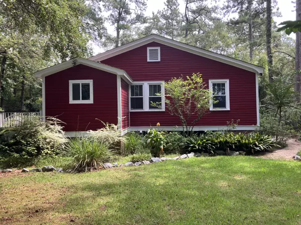 Summerville, SC 29483,924 S Main St