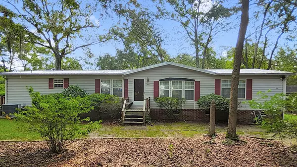 405 Lakeview Dr, Eutawville, SC 29048