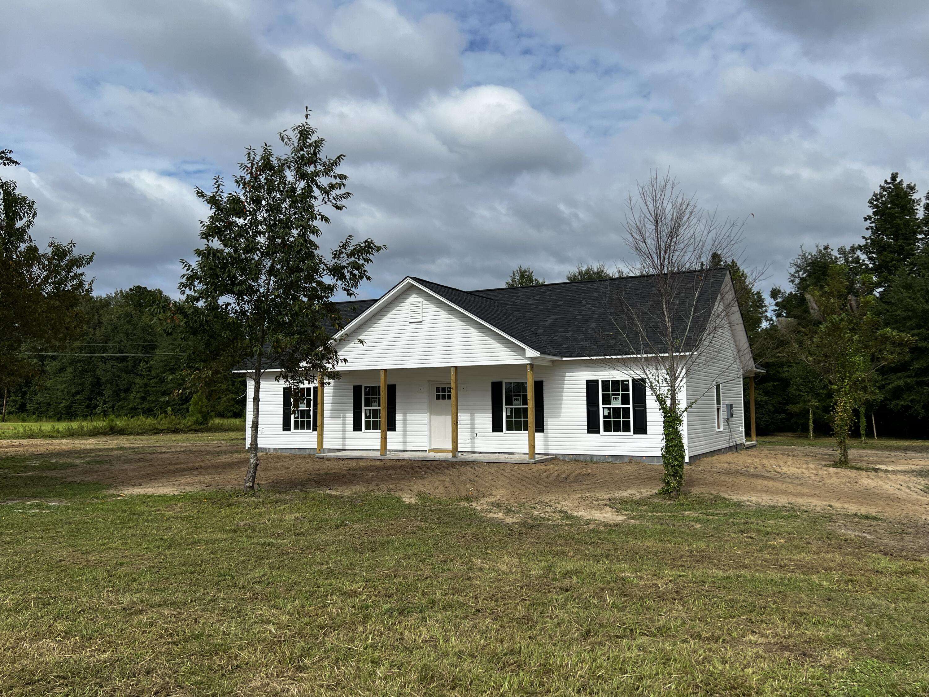 1359 Dawson St, Eutawville, SC 29048