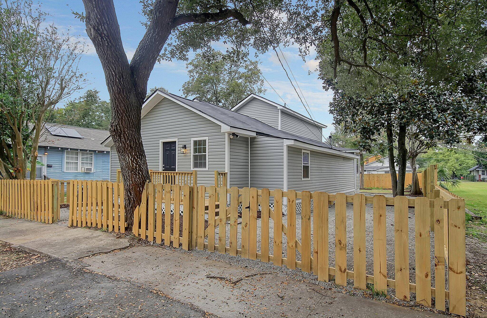 1906 English St, North Charleston, SC 29405