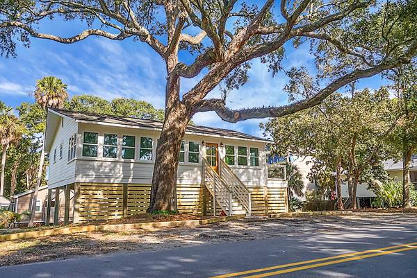 222 E Hudson Ave, Folly Beach, SC 29439