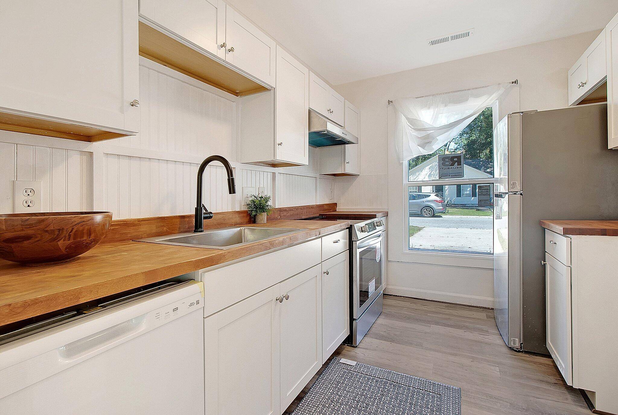 2487 Realm St, North Charleston, SC 29406