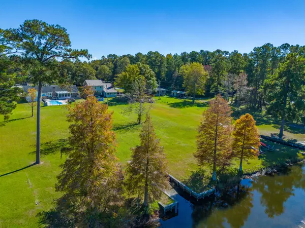 207 Land O Pines Cir, Moncks Corner, SC 29461