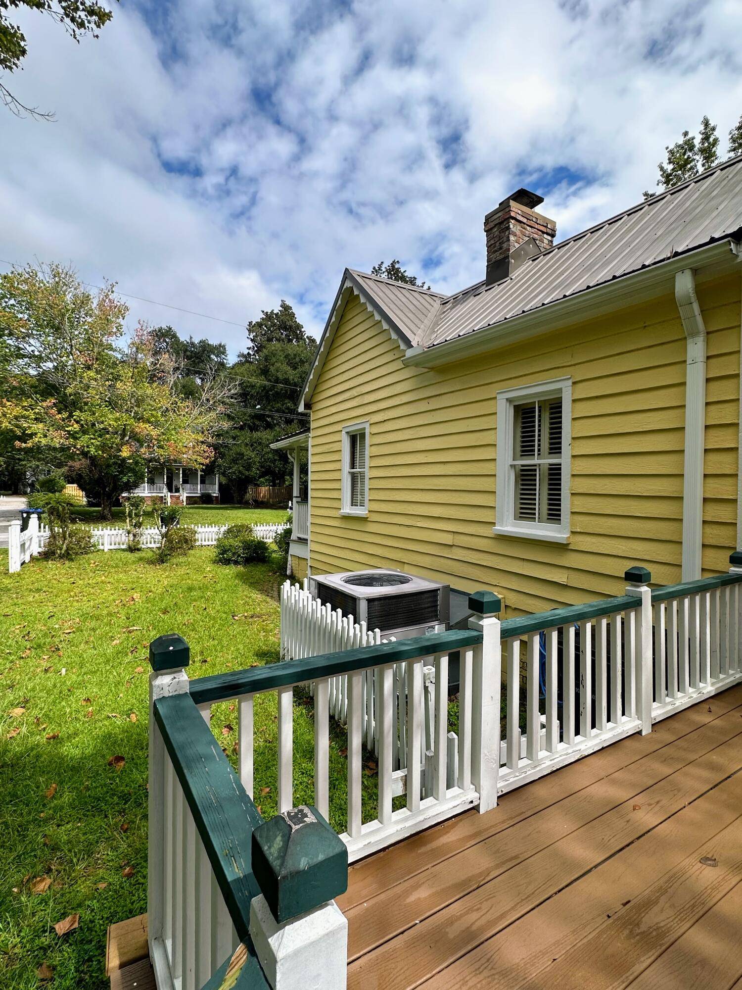 Summerville, SC 29483,301 Beaufort St