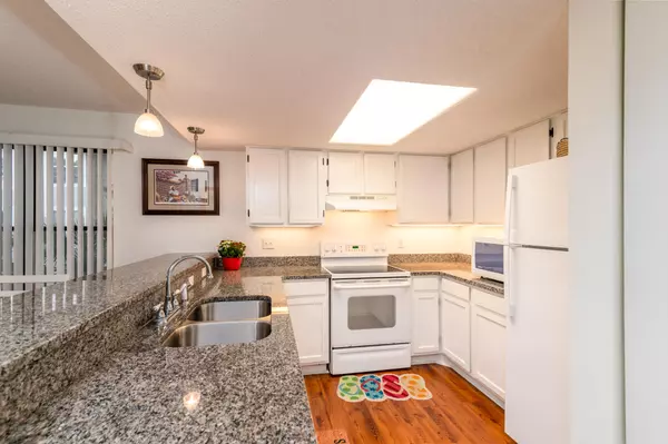 Folly Beach, SC 29439,207 Little Oak Dr