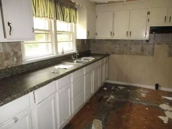 Saint Stephen, SC 29479,117 Maple St