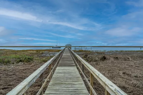 Mcclellanville, SC 29458,377 Lofton Ct