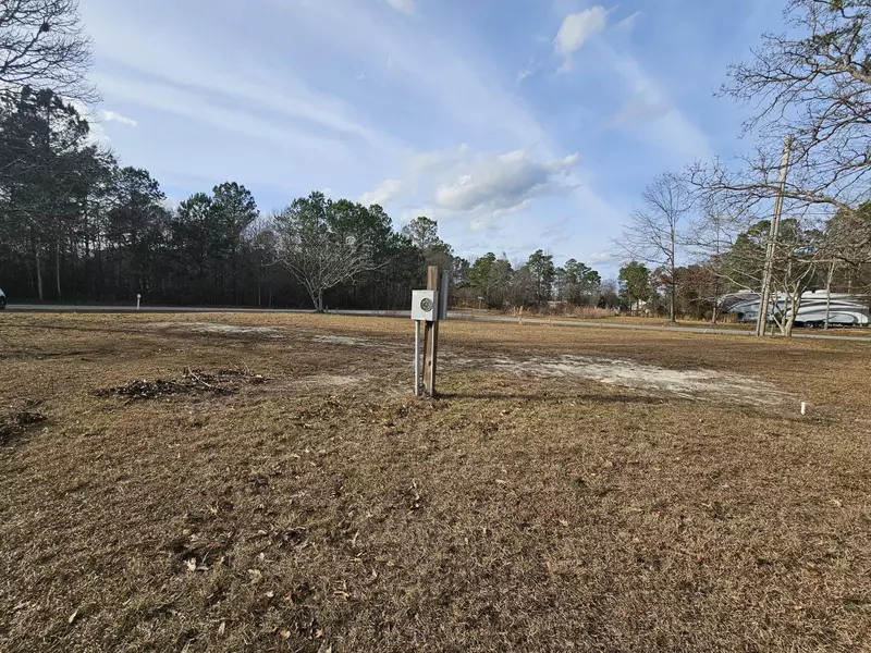 401 Pooshee Plantation Way, Bonneau, SC 29431