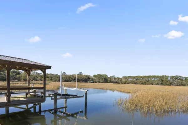 Wadmalaw Island SC Home for Sale $ 1,275,000,AgentOwned Realty