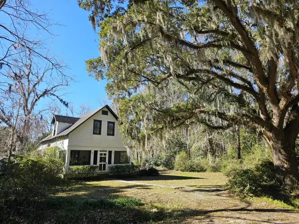 1123 North Pinckney St, Mcclellanville, SC 29458