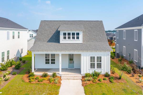 718 Blueway Ave,  Summerville,  SC 29486