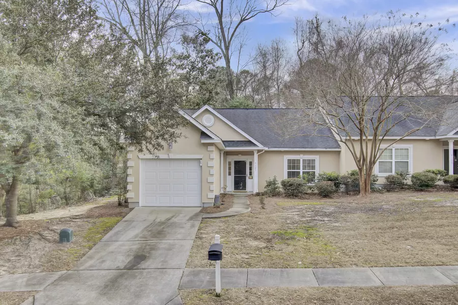 9123 Woodcreek Ct, North Charleston, SC 29406