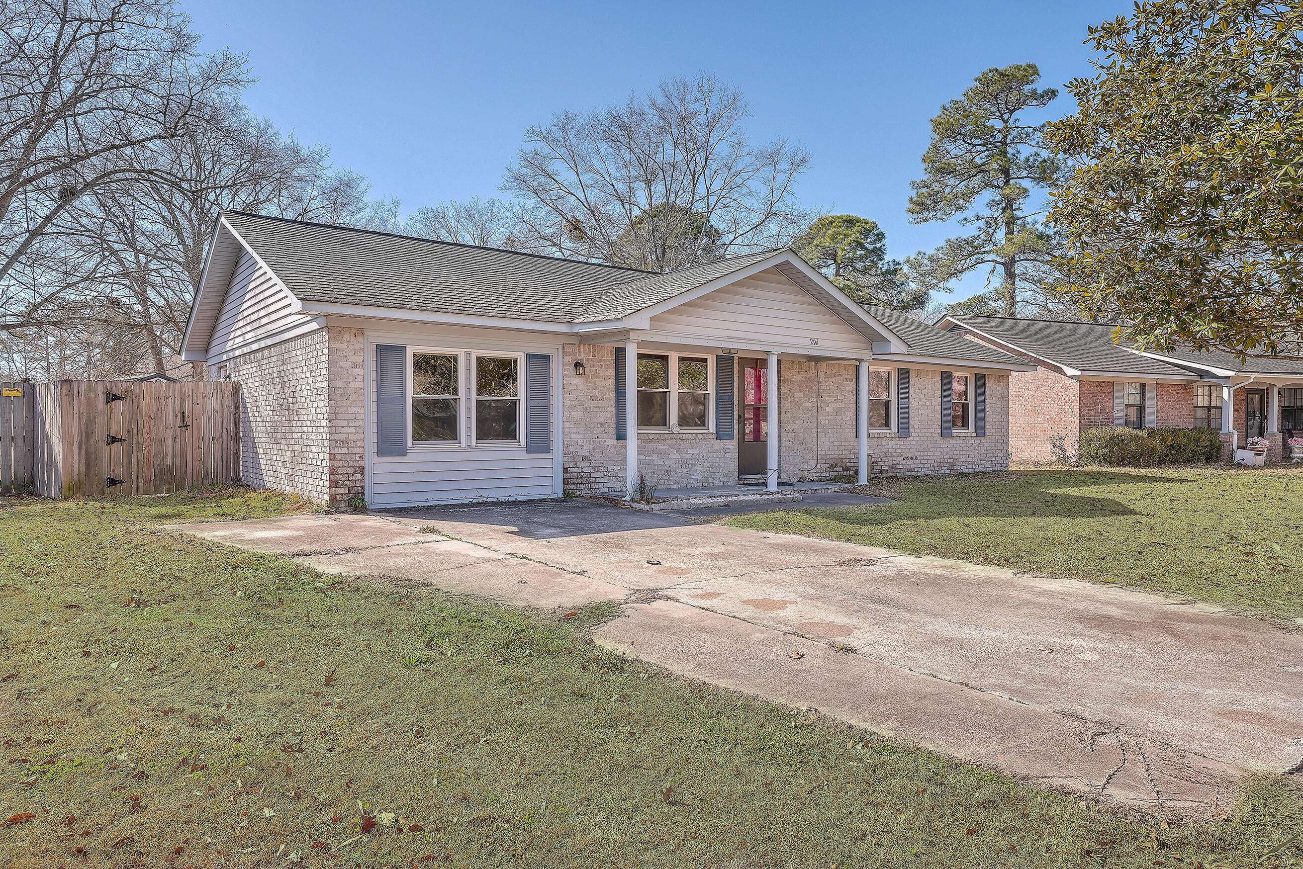 204 Village Green Cir, Summerville, SC 29486