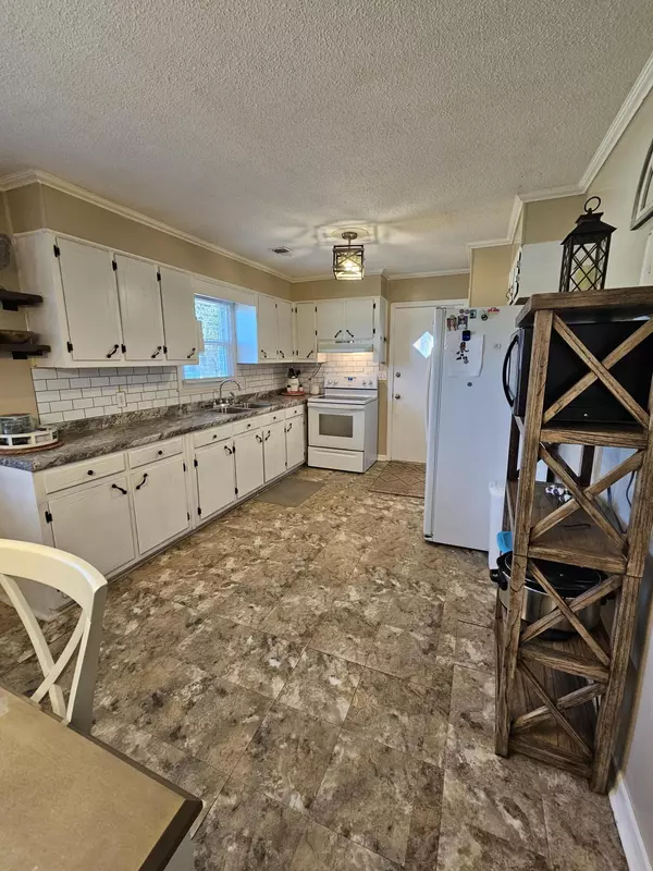 Round O, SC 29474,7065 Featherbed Rd