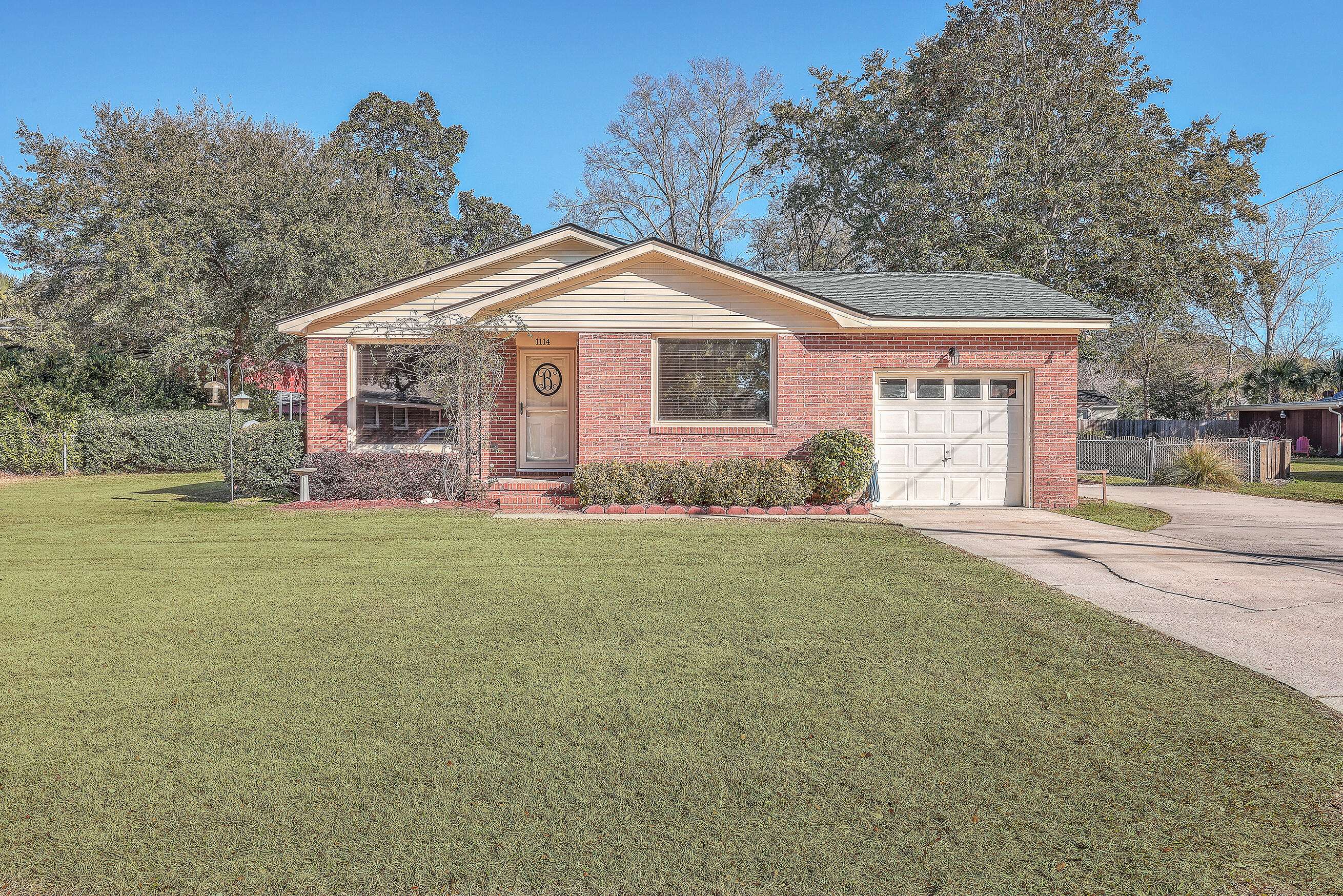 Charleston, SC 29412,1114 Lighthouse Blvd