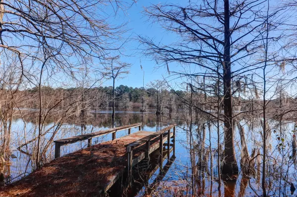 Huger, SC 29450,943 Waterfowl Ln