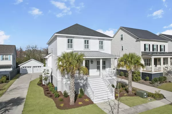 Daniel Island, SC 29492,1620 Oak Leaf St