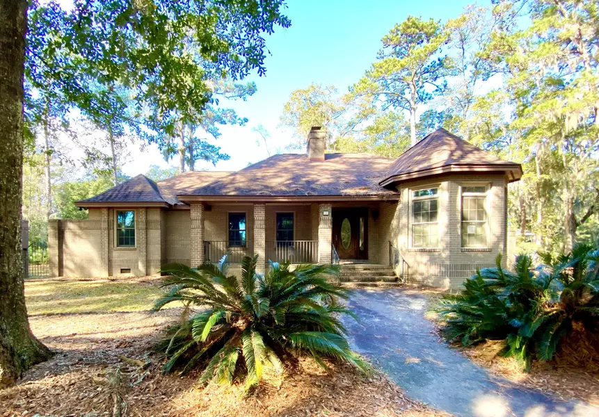 10 Dolphin Point Dr, Beaufort, SC 29907