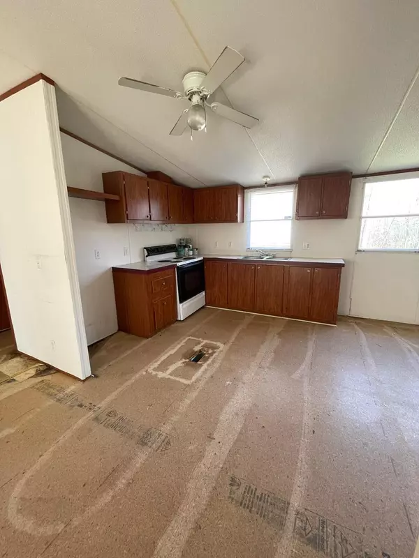 Ravenel, SC 29470,5728 Salters Hill Rd