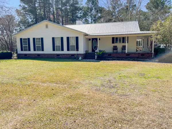 331 Ulmer Lake Dr, Walterboro, SC 29488