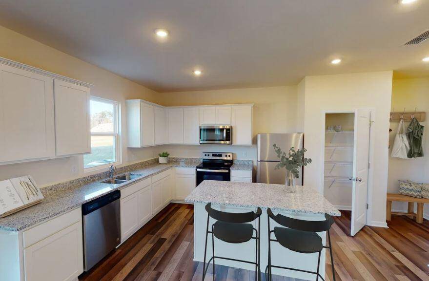 Summerville, SC 29486,286 Shadybrook Dr