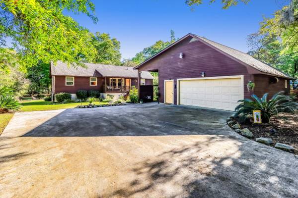 414 Riverside Dr, Eutawville, SC 29048