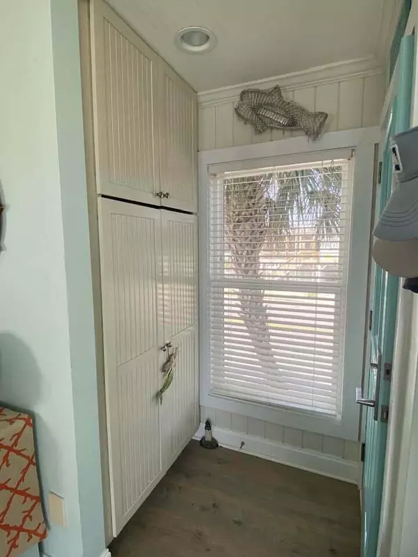 Edisto Island, SC 29438,304 Palmetto Blvd