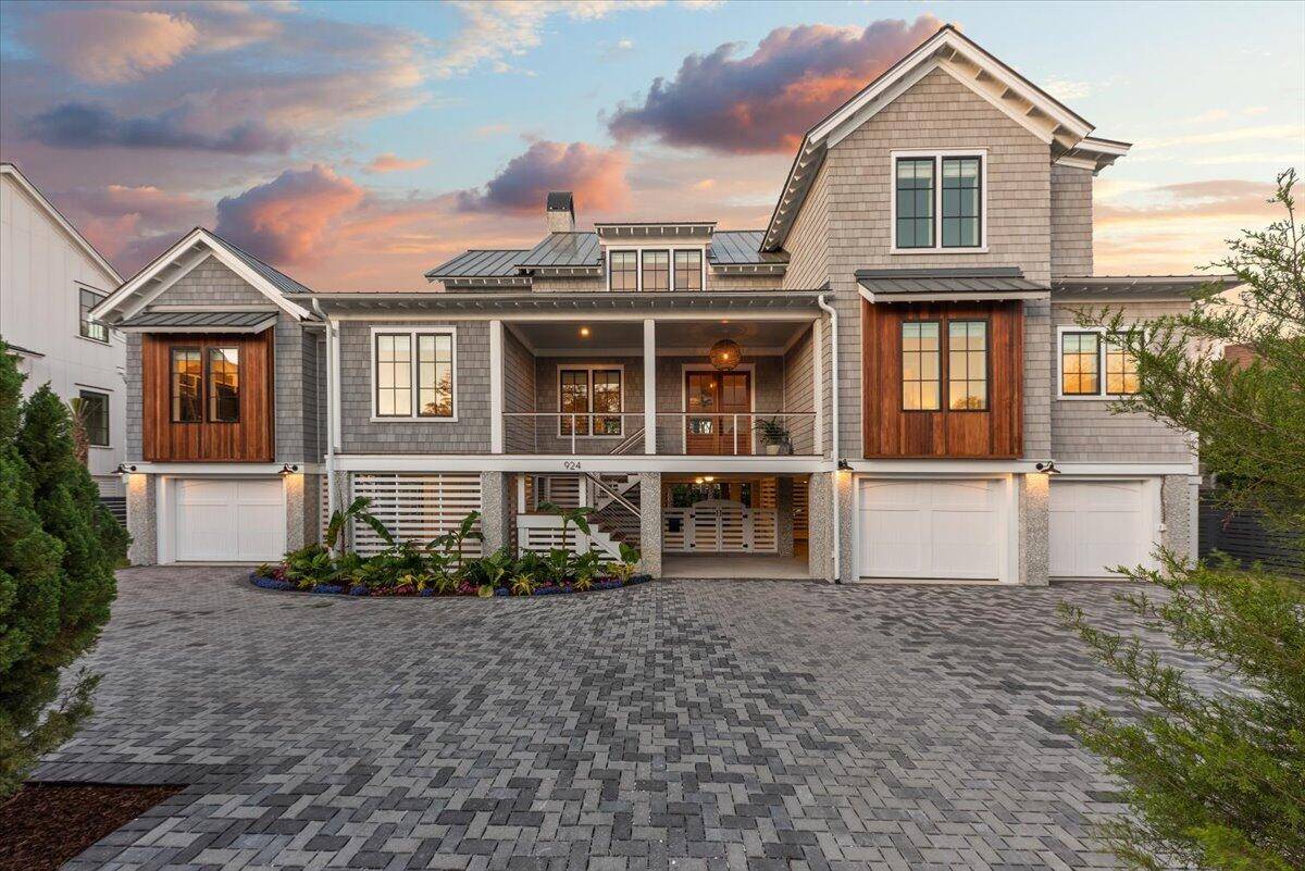 Mount Pleasant, SC 29464,924 Pitt St