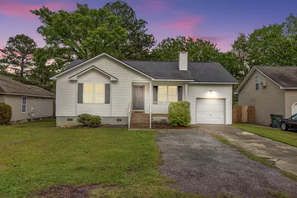 132 Pecan Grove Ave, Goose Creek, SC 29445