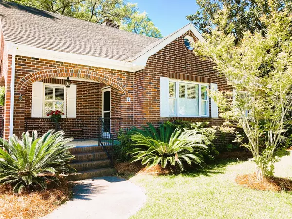 7 Charlestowne Rd, Charleston, SC 29407