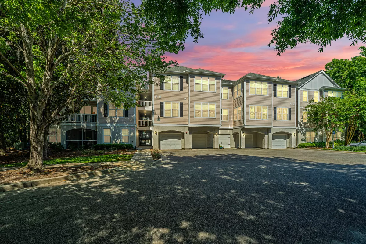 Johns Island, SC 29455,60 Fenwick Hall Aly #811