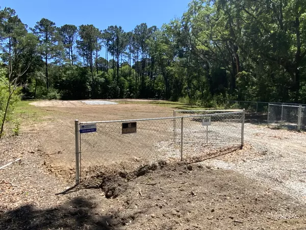 Saint Helena Island, SC 29920,689 Seaside Rd