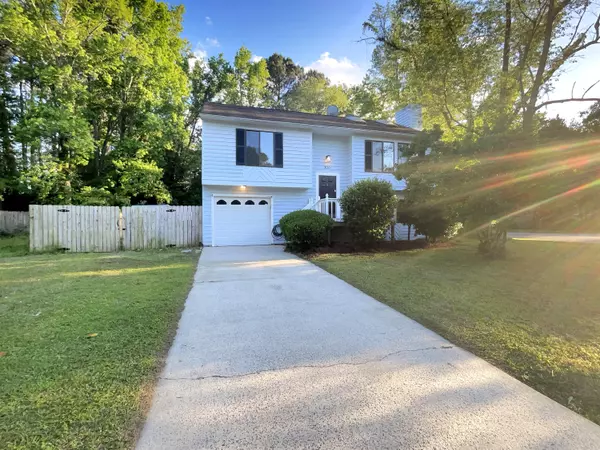 100 Birchwood Dr, Summerville, SC 29483