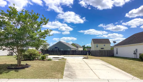 1137 Moss Grove Dr, Moncks Corner, SC 29461