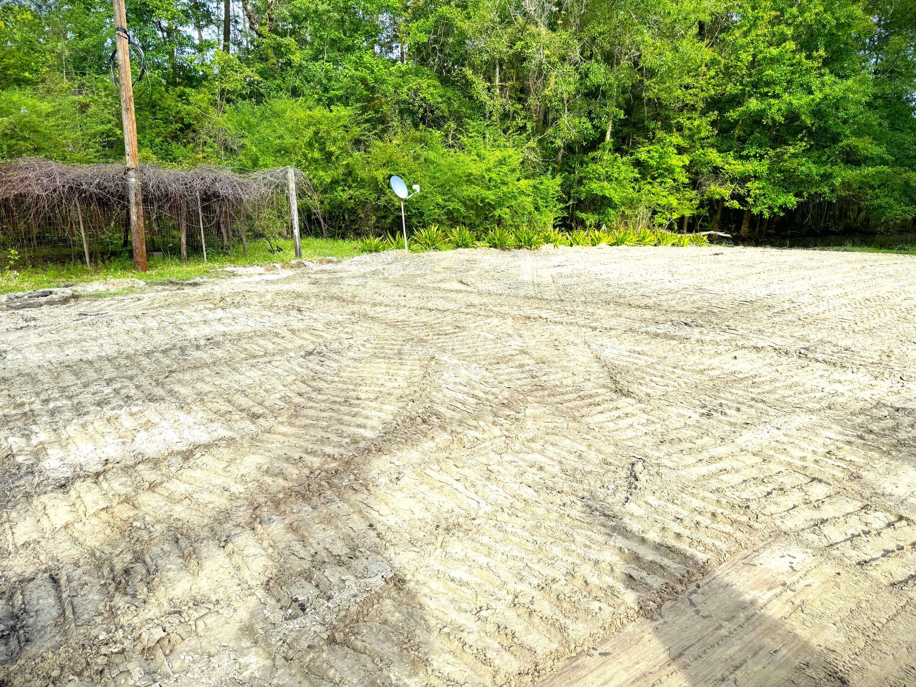 749 Society Rd, Mcclellanville, SC 29458